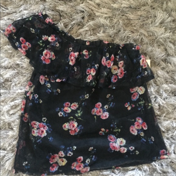 🌹Flirty one shoulder ruffle top!😍🌹 - Picture 7 of 8